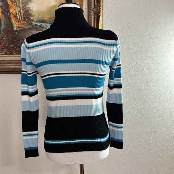 🆕 Perfect Mint Condition. Venus Fitted Striped Turtleneck Never worn. Sz Med - Picture 3 of 5